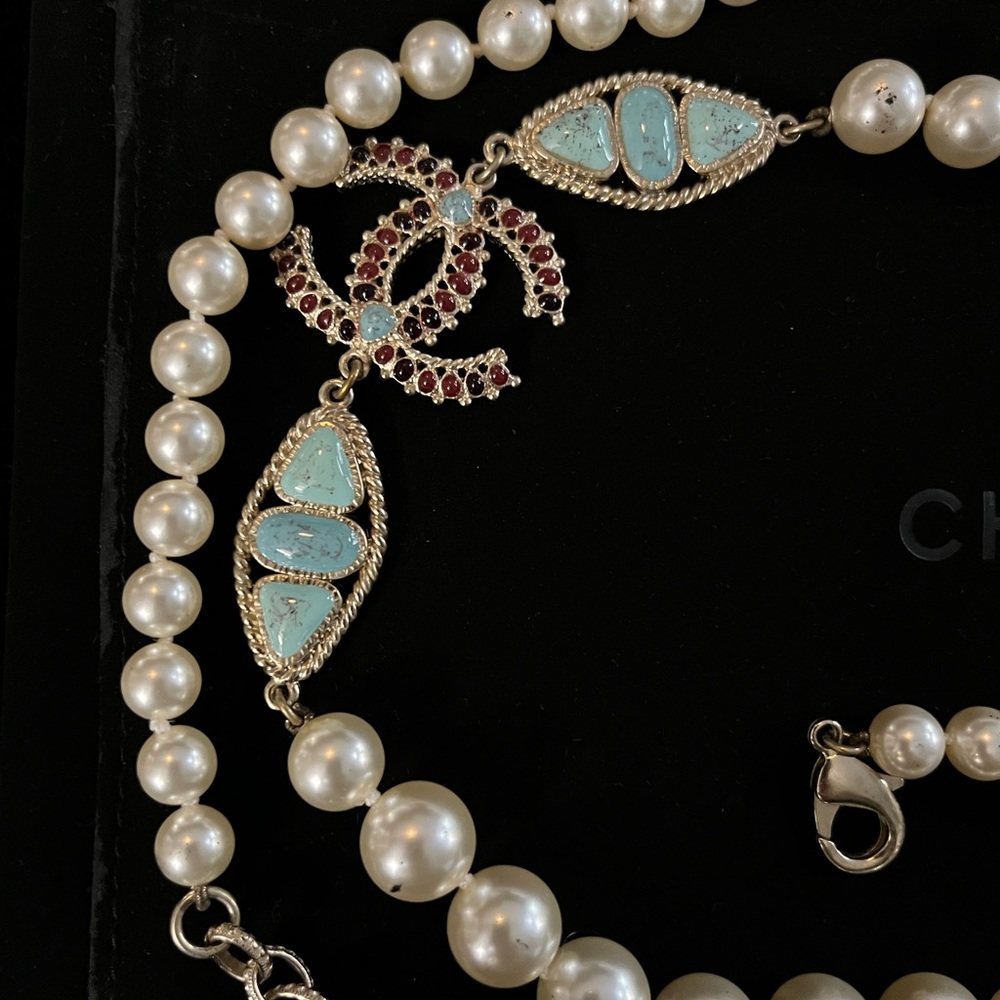 Chanel Paris Dallas Collection White Pearl & with Turquoise & Ruby Red CC - Picture 2 of 10